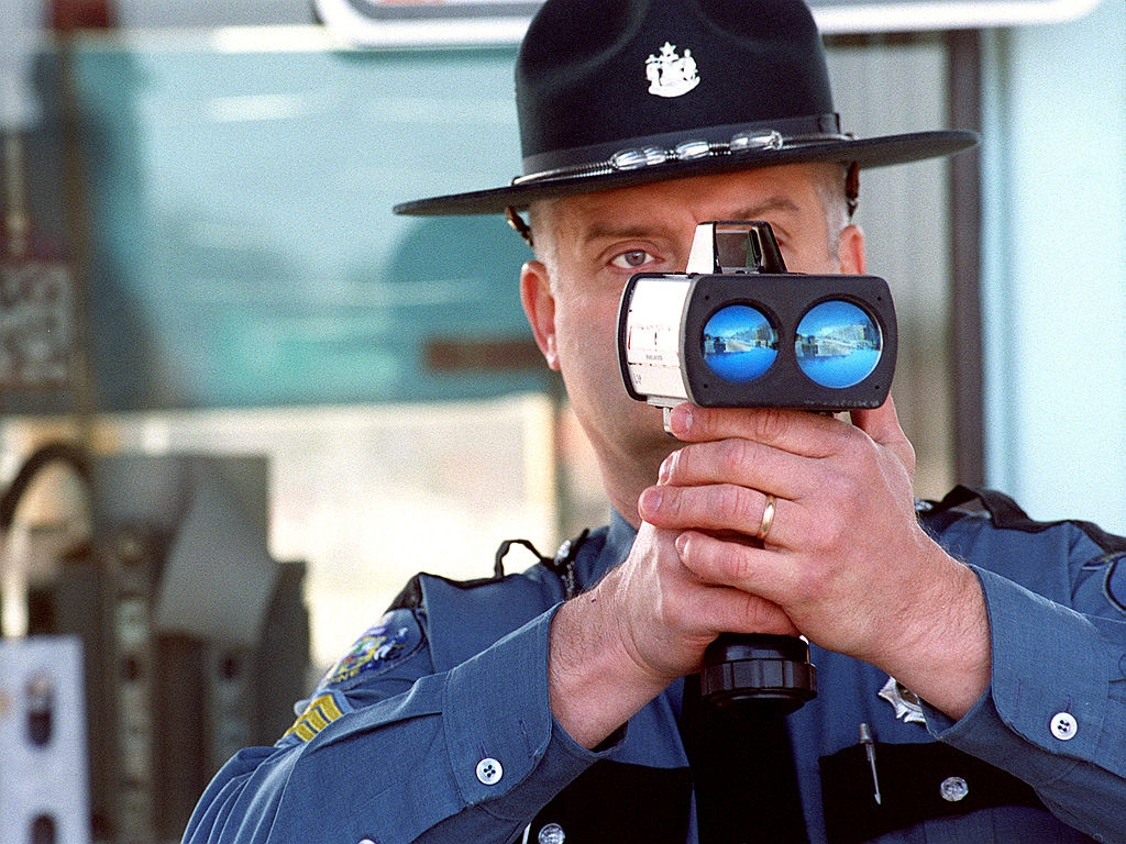 An officer and a handheld radar gun