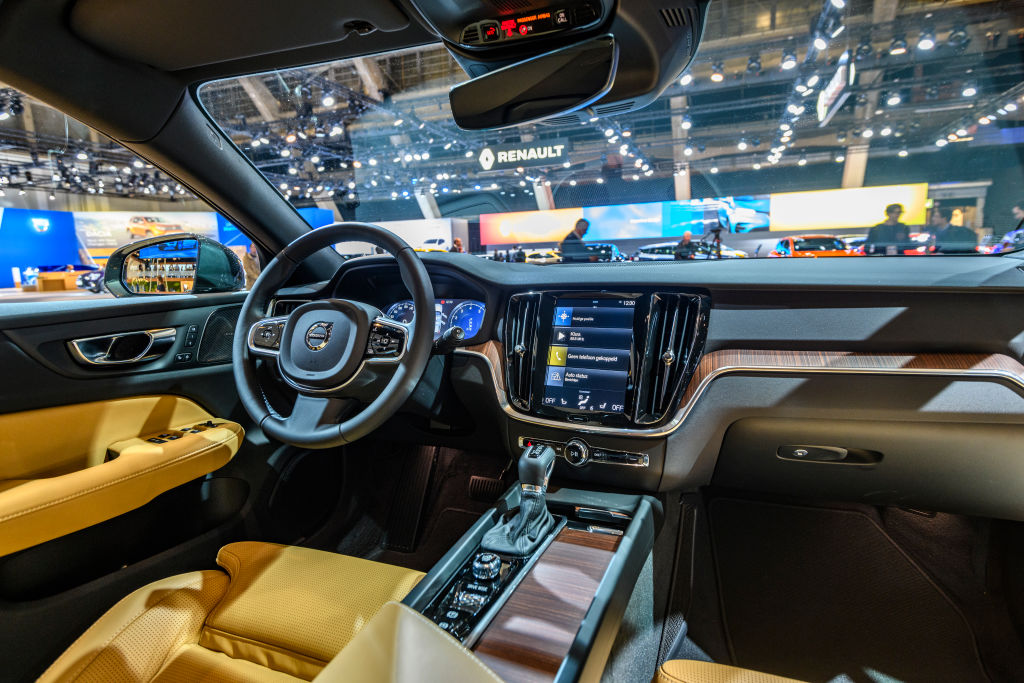 Volvo V60 Cross Country executive plug-in hybrid station wagon car interior