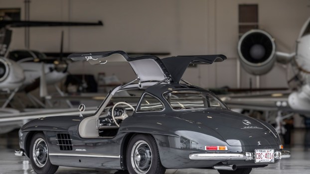 New Mercedes SL Will have Flavor of Original Gullwing