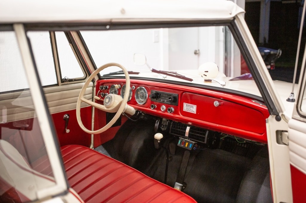 1964 Amphicar interior