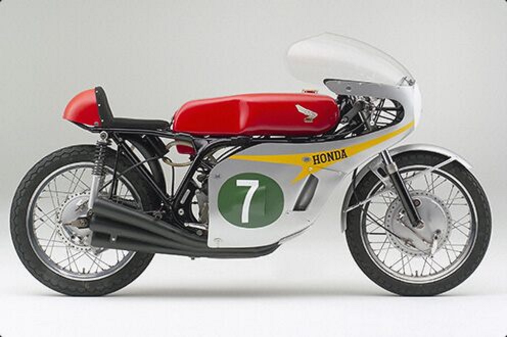 1966 Honda RC166 side