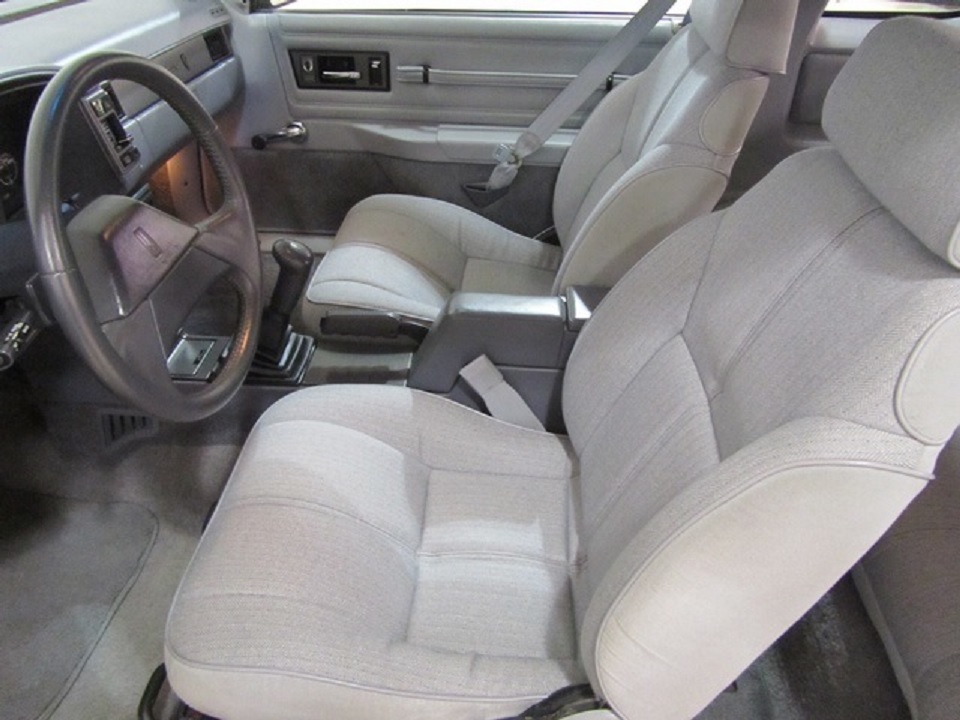1991 Oldsmobile Cutlass Calais Quad 442 W41 interior