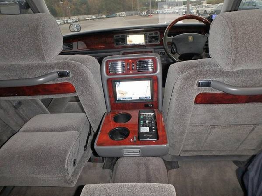 2000 Toyota Century V12 sedan interior