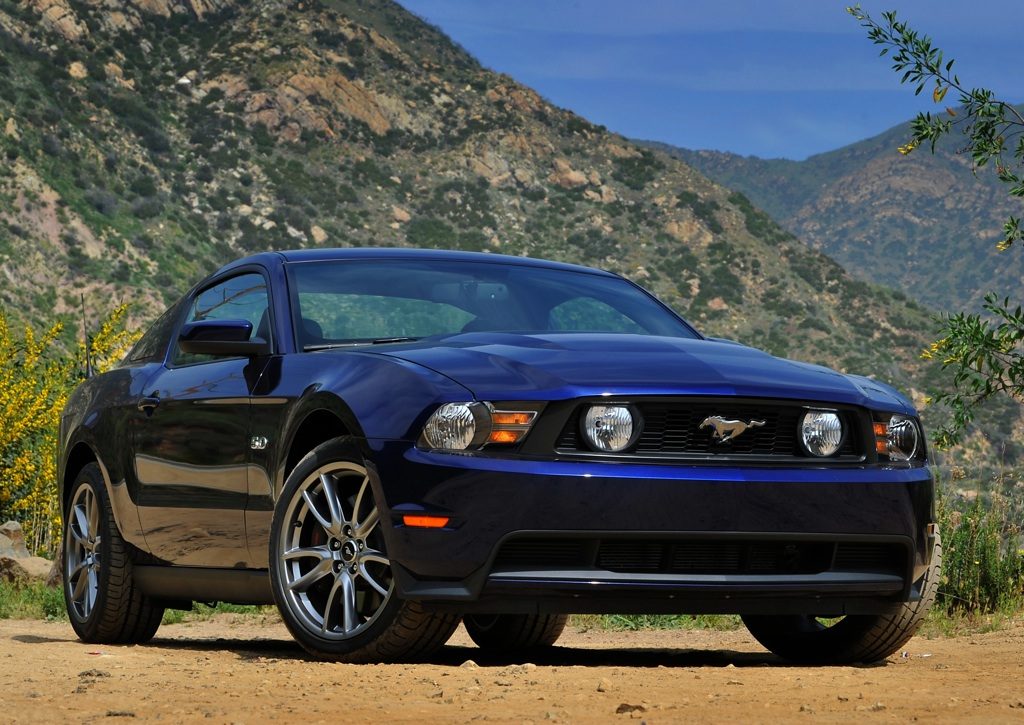 La Ford Mustang 2011 nella foto in Kona Blue vantava tecnologie avanzate al momento della sua uscita