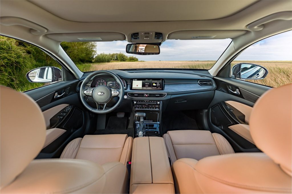 2020 Kia Cadenza interior