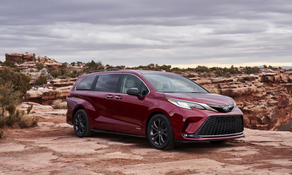 a red 2021 Sienna minivan in a desert landscape