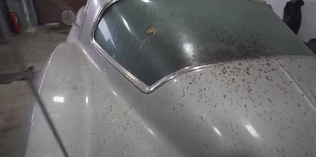 Exterior of a dirty 1967 Corvette Sting Ray 427