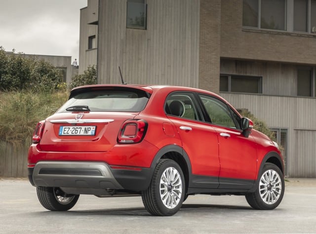 a red fiat 500X in an urban European area, just like the US models affected by the recent Chrysler lawsuit