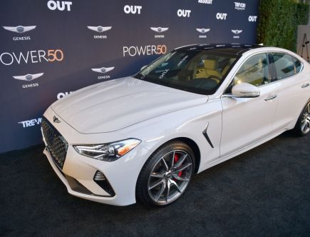 Does the 2020 Genesis G70 Come With Apple CarPlay?