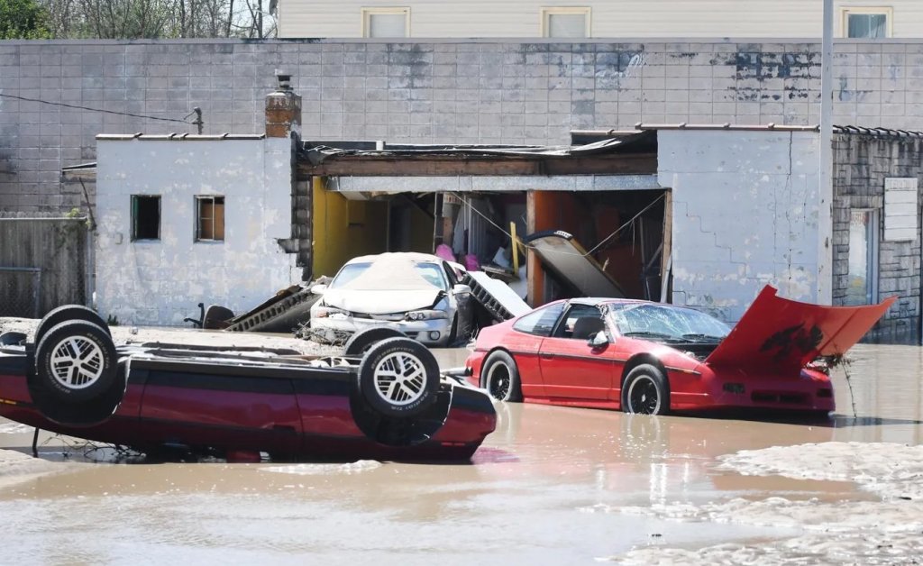 Pontiac Fieros under water in Michigan flood