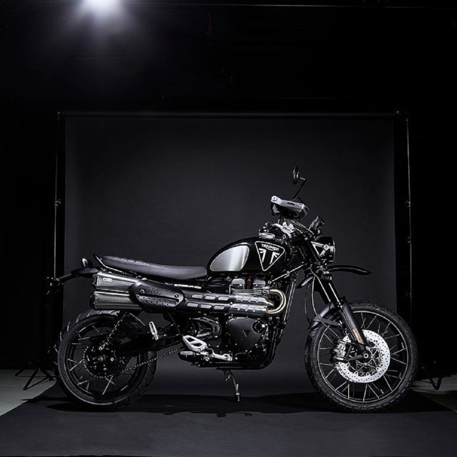 Black Triumph Scrambler 1200 Bond Edition, with 007 badge, blacked-out components, and brushed-foil knee pad