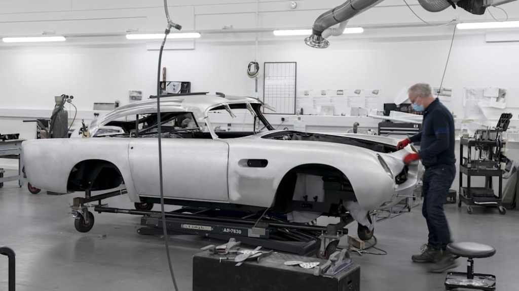 Hand-assembled continuation series DB5 Aston Martin Goldfinger replicas in the workshop bei