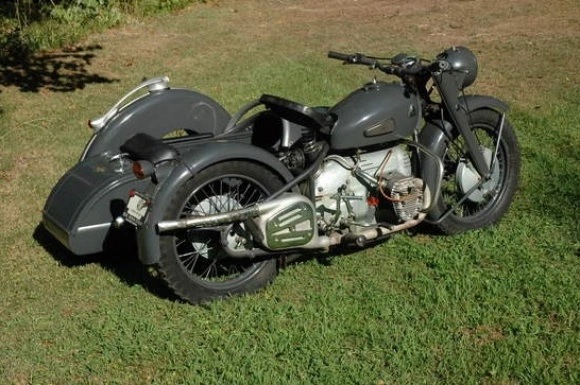 Gray 1949 Condor A580 with sidecar in a grassy field