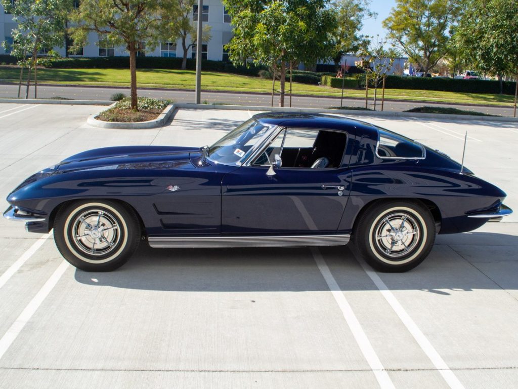 Eine Daytona Blue 1963 Corvette