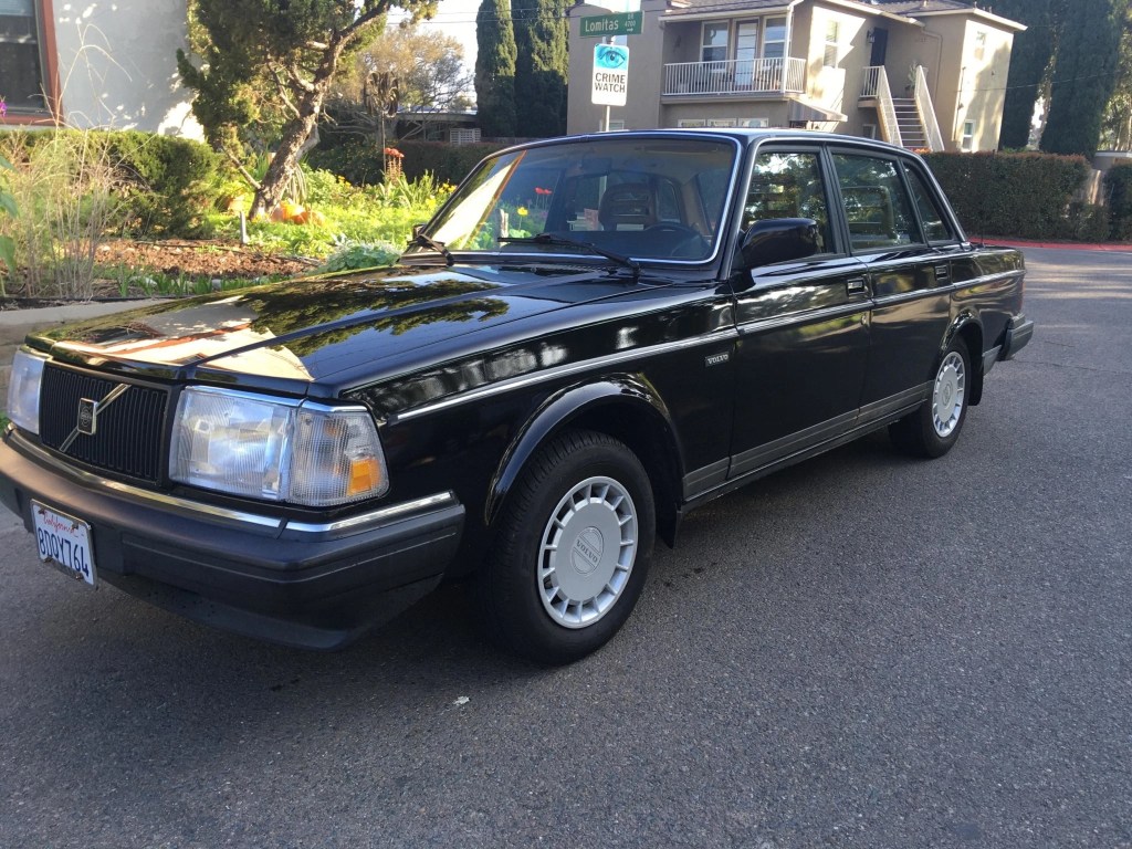 Black 1989 Volvo 240 DL sedan