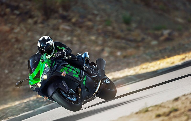 a sparkly green ninja zx-14r raging down the road at high speed