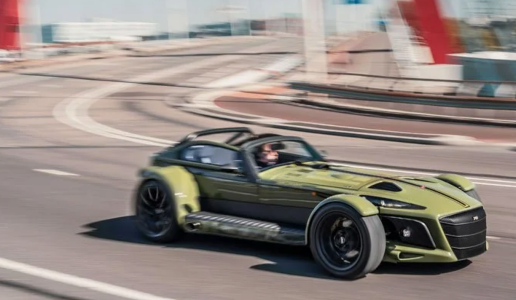 Donkervoort D8 GTO-JD70 on the track