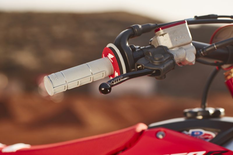 custom grip on the handlebar of Roczen's bike