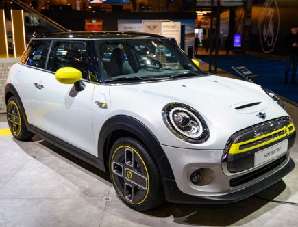 The 2020 Mini Cooper SE Hardtop’s Poor Range Might Not Be a Bad Thing