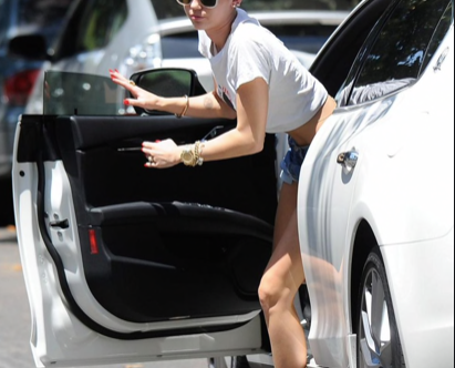 Miley Cyrus Likes Luxury Sport and SUV Versatility
