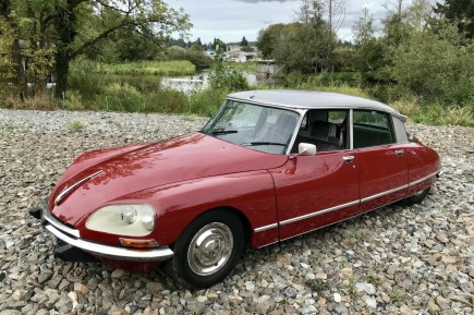 The Citroen DS: The Classic Luxury Car Way Ahead of Its Time