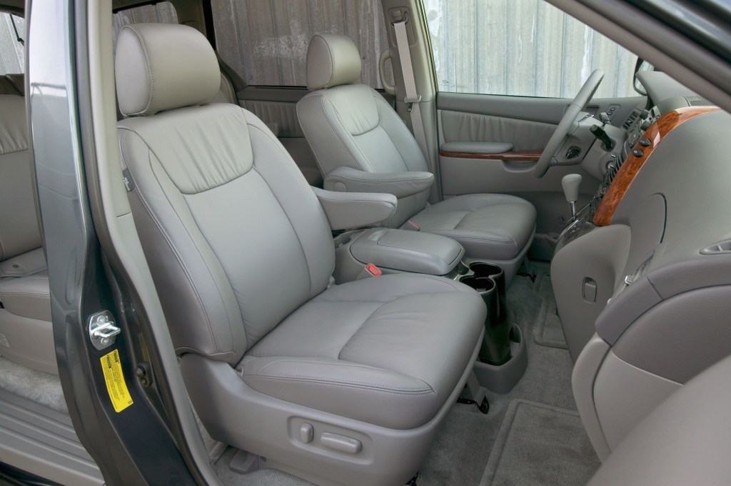 the leather interior of a 2009 Sienna minivan