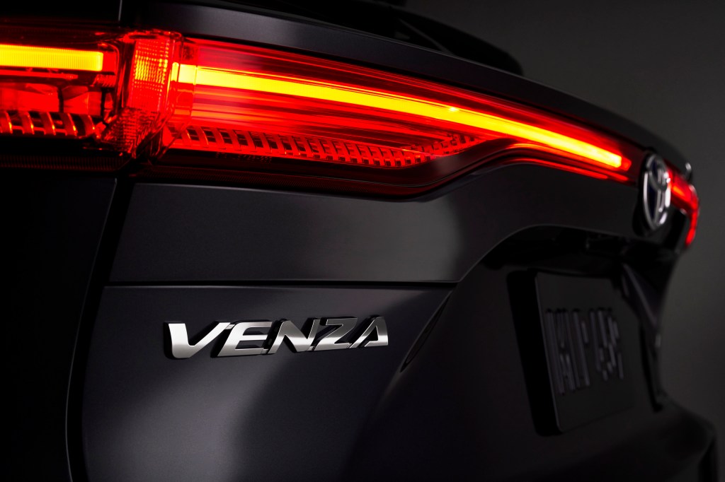 toyota venza wrap around taillight