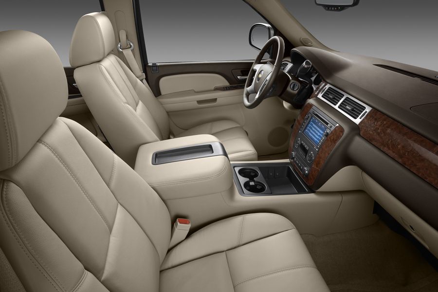 2010 Chevy Tahoe interior of a top trim with leather upholstery and wood detail