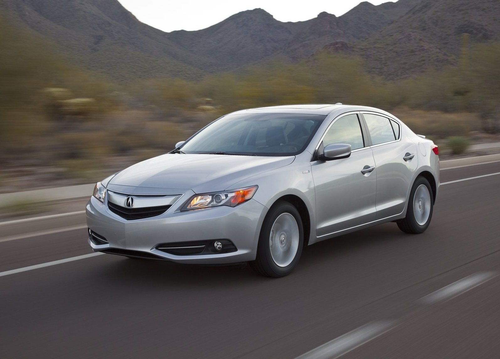 The 2014 Acura Ilx Hybrid Is A Reliable And Forgotten Fuel Saver