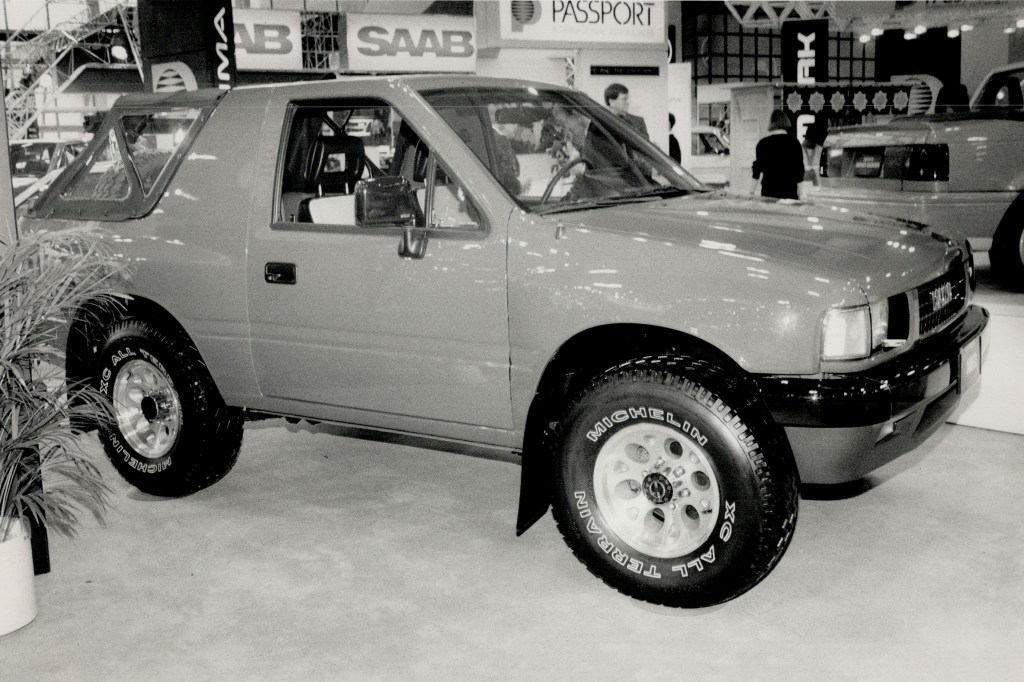 The Isuzu with four-wheel drive on display at a car show in 1989.