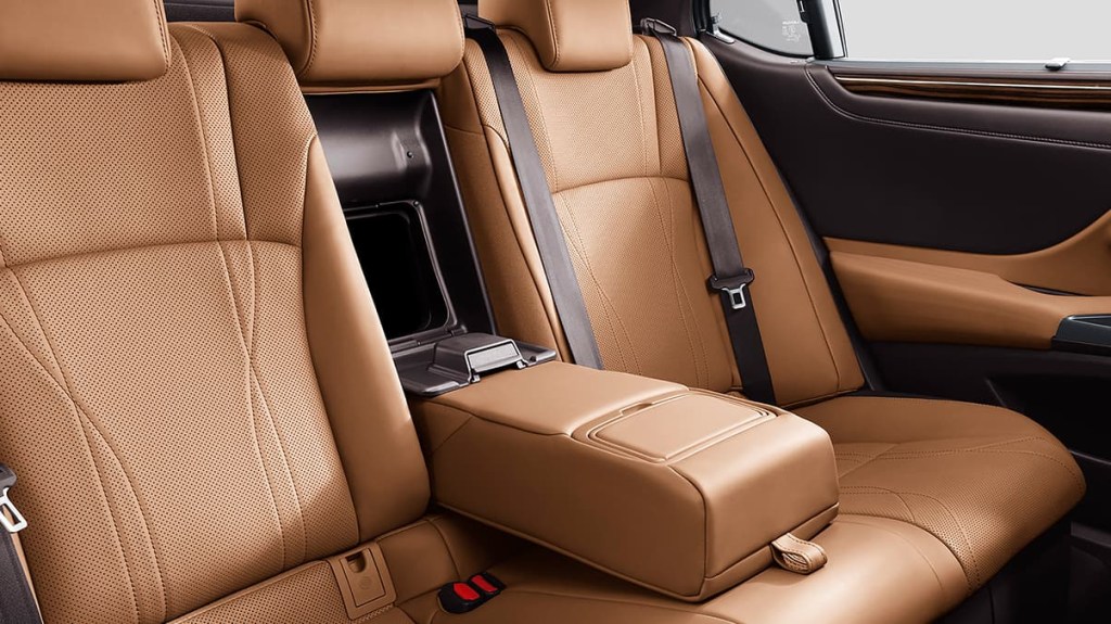 rear seat in lexus es 300h