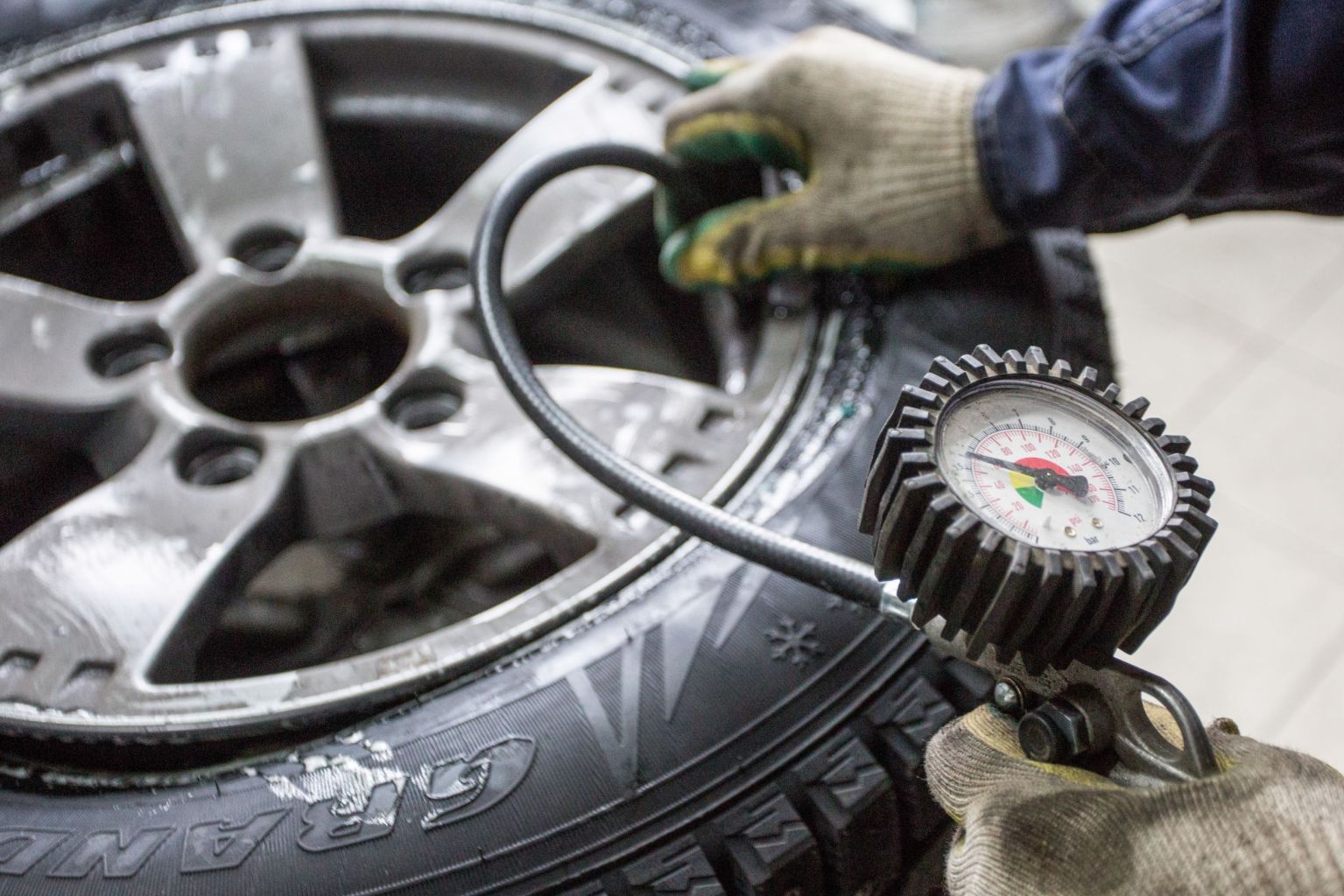You May Have Been Using A Tire Pressure Gauge Wrong
