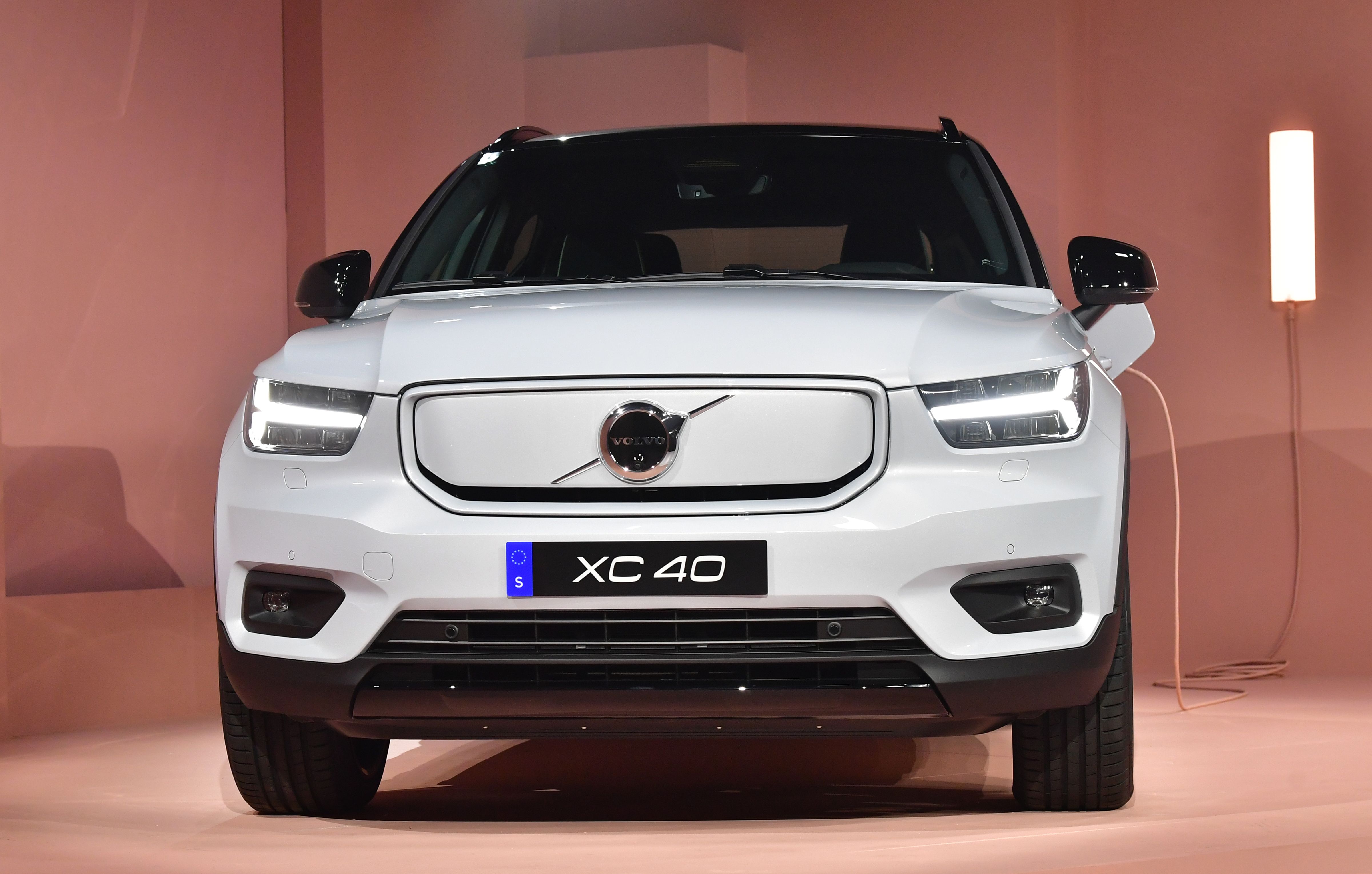 A white Volvo XC40 on display