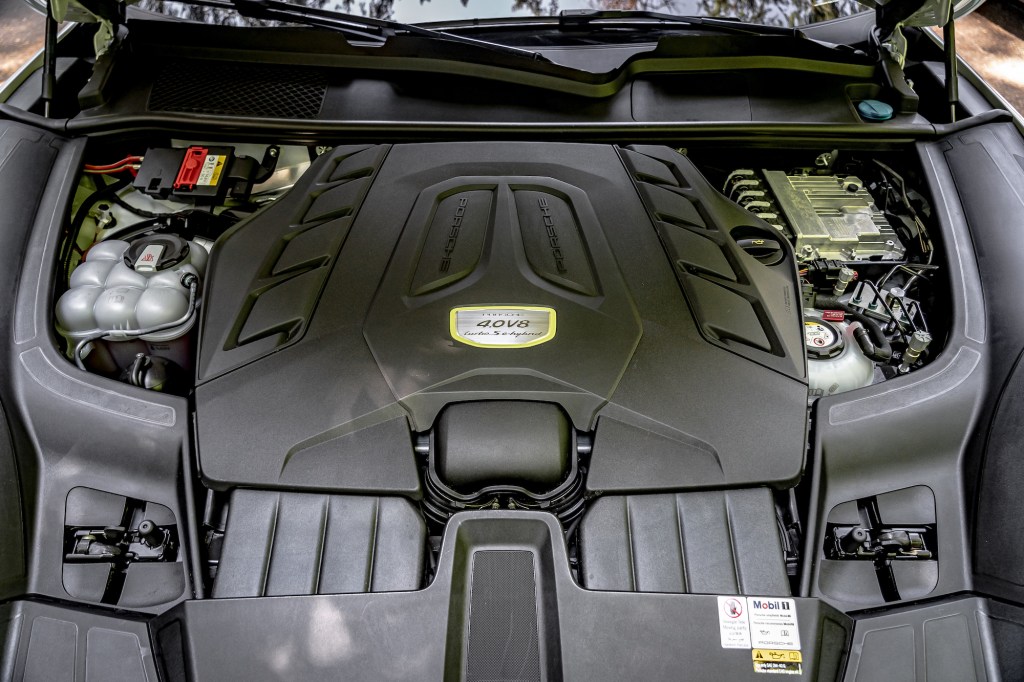 2020 Porsche Cayenne Turbo S e-Hybrid