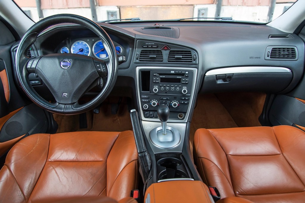 The 2005 Volvo V70R's interior, with brown leather seats, blue gauges, and a 6-speed manual