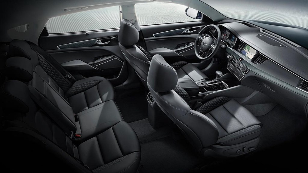 Kia's 2017 Cadenza's car cabin is wonderfully spacious and upscale.