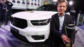 A Volvo XC40 on display with an award