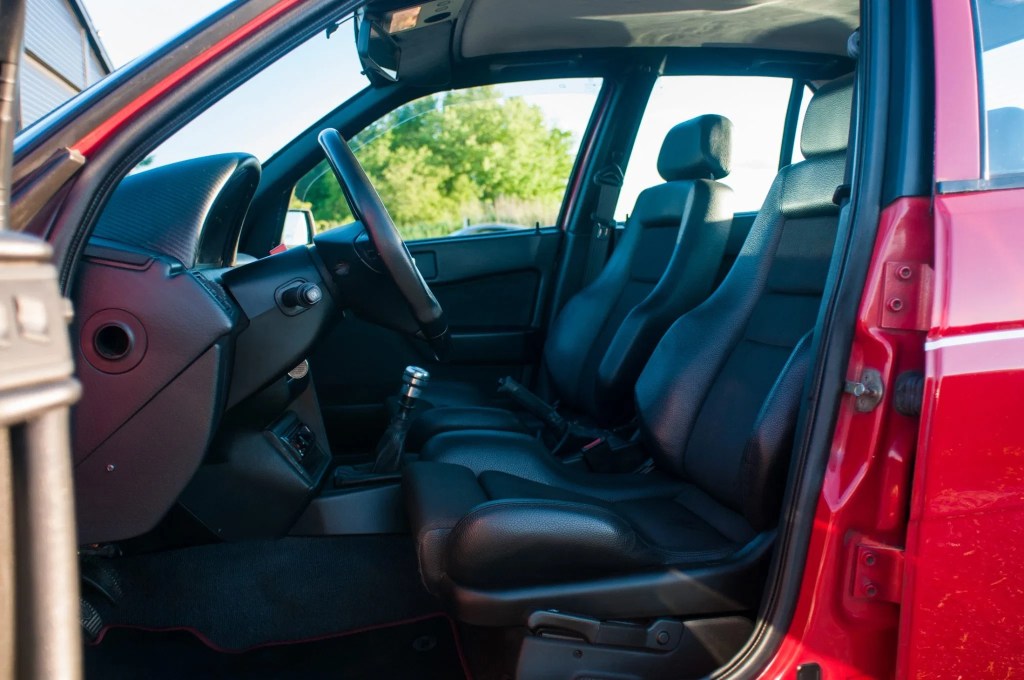 The front sport seats of the 1997 Alfa Romeo 155 V6 Limited Edition