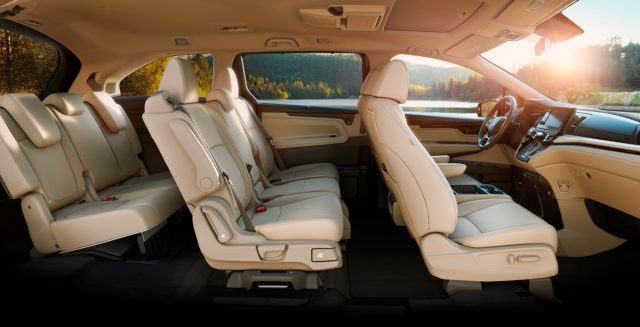 The beige interior of the 2018 Honda Odyssey.