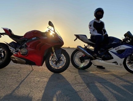 A 15-Year-Old Suzuki GSX-R1000 Can Keep up With a Ducati Panigale V4