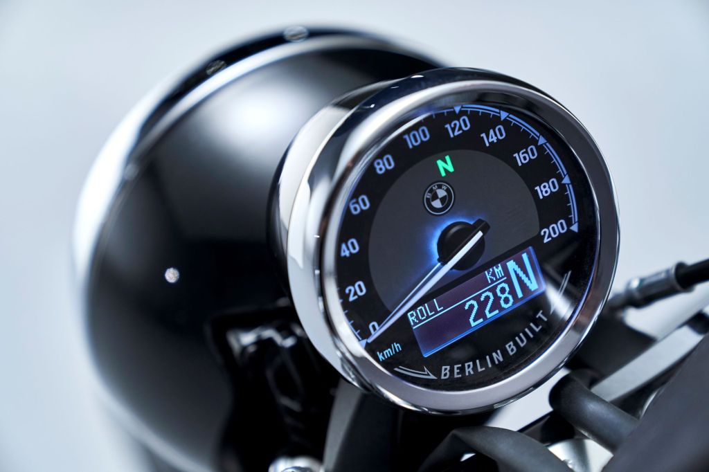 The speedometer and LCD screen in the 2021 BMW R18 First Edition's gauge