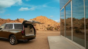 2021 Cadillac Escalade opening up the lift gate and revealing the cargo space