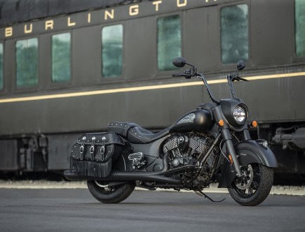 Does the 2021 Indian Vintage Dark Horse Gallop Past the BMW R18?