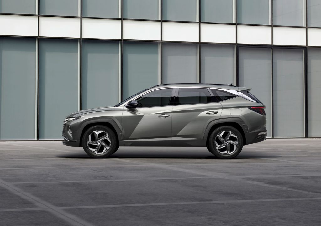 The side view of a gray 2022 Hyundai Tucson