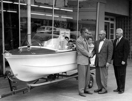 Should You Buy From a Boat Dealer?