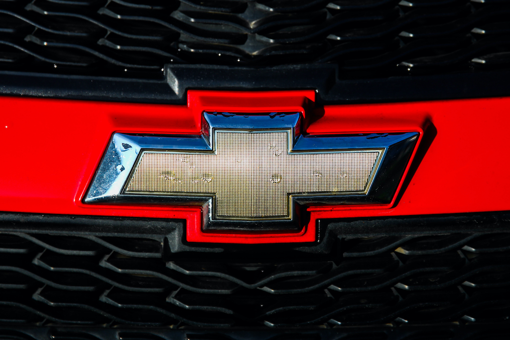 A close image of Chevy's bowtie logo on the front of one of their vehicles.