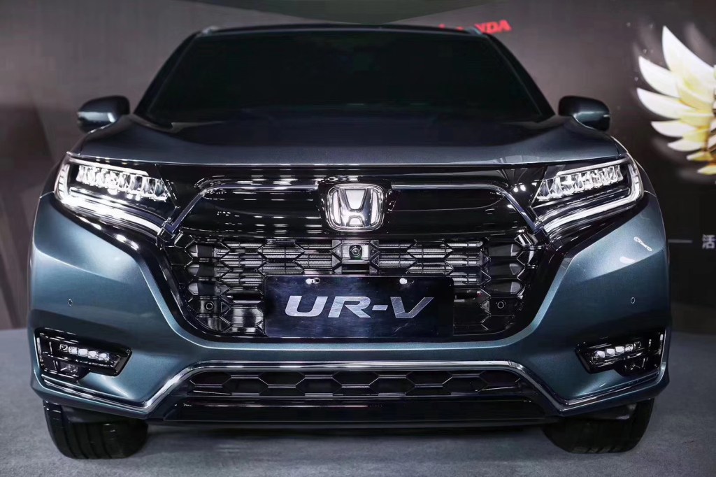 2021 Honda UR-V front the front