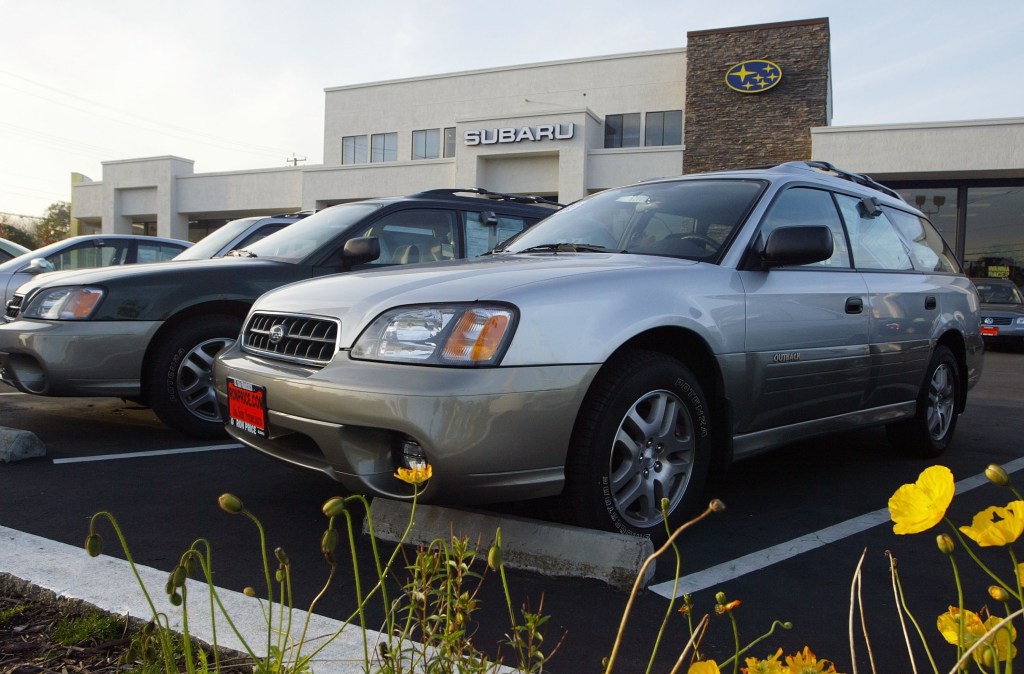 Subaru SUVs on display at a car dealership (IIHS)
