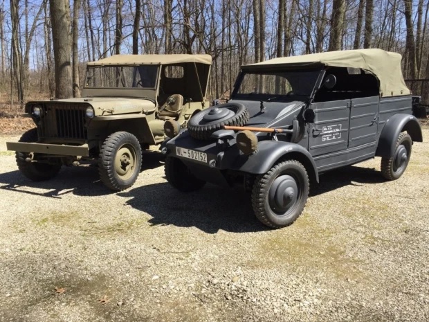 A tan Willys Jeep next to a gray 1942 Volkswagen Type 82 Kubelwagen