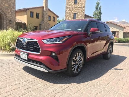 The 2020 Toyota Highlander Hybrid Is Filled With the Coolest Features